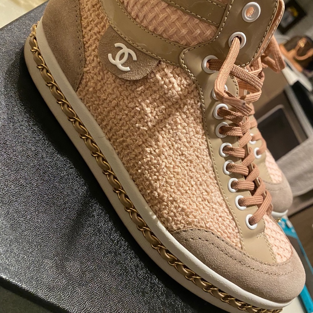 Chanel Sneakers 39